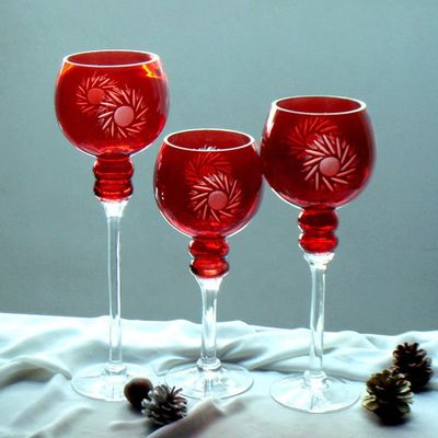 kualitas Hand Cutted Design Red Glass Candle Holders With Color Long Stem pabrik