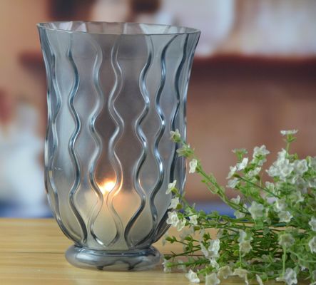 kualitas 8" Grey Embossed Fence Pattern Glass Candle Holders pabrik