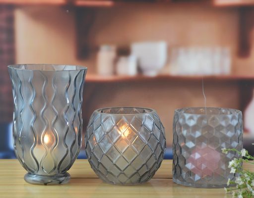 kualitas 8" Grey Embossed Fence Pattern Glass Candle Holders pabrik