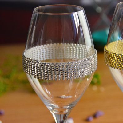 kualitas Diamonds Decorated Crystal Wine Glass As Anniversary Gift pabrik