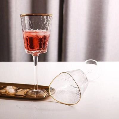 kualitas Hammer Texture Crystal Wine Glass In Triangle Shape pabrik