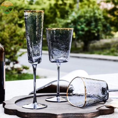 kualitas Hammer Texture Crystal Wine Glass In Triangle Shape pabrik