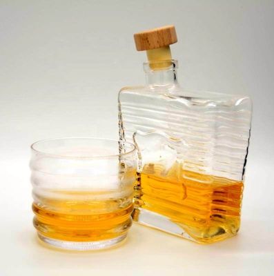 kualitas Anti Skidding Handmade Whiskey Glass With Wave Pattern pabrik