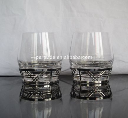 kualitas Retro Style Metal Base Rock Glass Handmade Whiskey Glass , Crystal Whisky Glasses pabrik