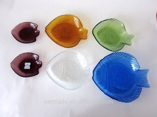 kualitas Fish Shaped Embossed Colorful Glass Charger Plates pabrik