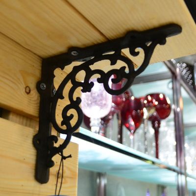 kualitas Vintage Classic Pattern Cast Iron Shelf Bracket For Shop pabrik