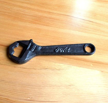 kualitas Spanner Shape Cast Iron Bottle Opener pabrik
