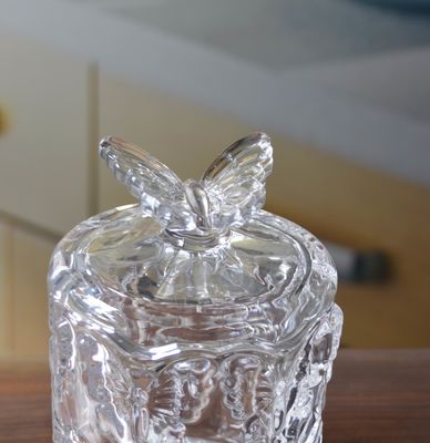 kualitas Butterfly Embossed Creative Crystal Glass Storage Jars pabrik