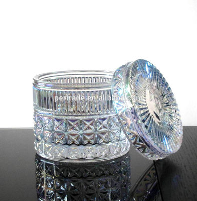 kualitas Embossed Diamonds Pattern Glass Storage Jars With For Candle pabrik