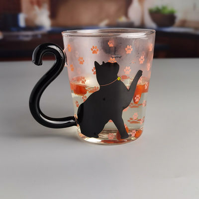 kualitas Borosilicate Black Cat Tea Glass Mug With Color Tail Handle pabrik