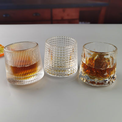 kualitas Lead Free  FDA Embossed Handmade Whiskey Glass Turning Bottom pabrik