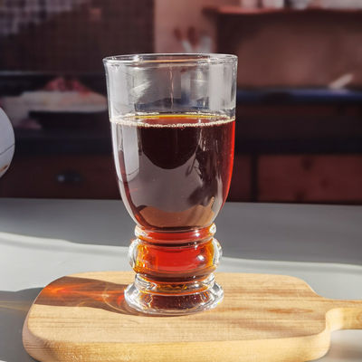 kualitas 550ml Retro Style Craft Beer Tulip Glasses With Handle Bottom pabrik